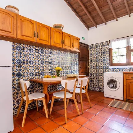 Casa Do Pinheiro With Shared Swimming Pool *