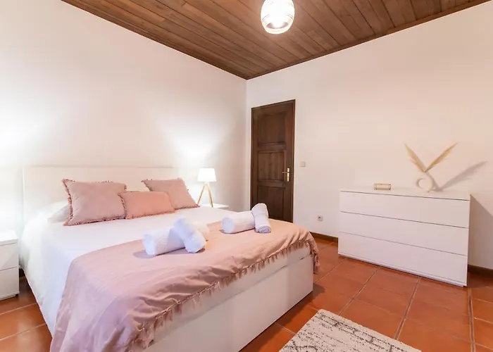 Casa Do Pinheiro With Shared Swimming Pool Nyaraló