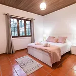Дом отдыха Casa Do Pinheiro With Shared Swimming Pool *