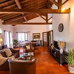 Дом отдыха Casa Do Pinheiro With Shared Swimming Pool Сан-Висенти-Феррейра