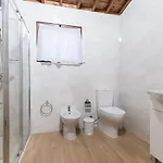 Дом отдыха Casa Do Pinheiro With Shared Swimming Pool *