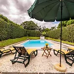Дом отдыха Casa Do Pinheiro With Shared Swimming Pool *