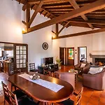 Дом отдыха Casa Do Pinheiro With Shared Swimming Pool *