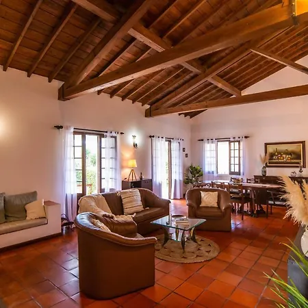 Casa de Férias Casa Do Pinheiro With Shared Swimming Pool Açores