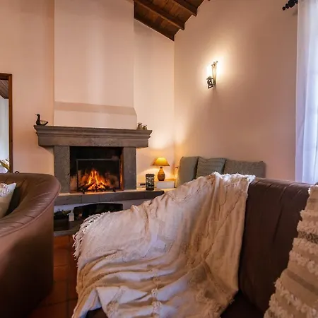 Casa Do Pinheiro With Shared Swimming Pool Casa de Férias Açores