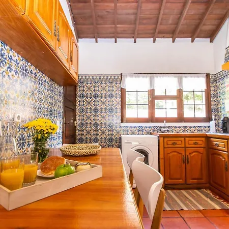 Casa de Férias Casa Do Pinheiro With Shared Swimming Pool Açores