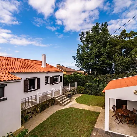 Casa Do Pinheiro With Shared Swimming Pool Casa de Férias