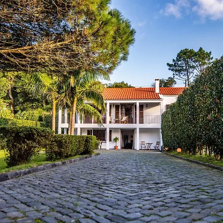 Дом отдыха Casa Do Pinheiro With Shared Swimming Pool