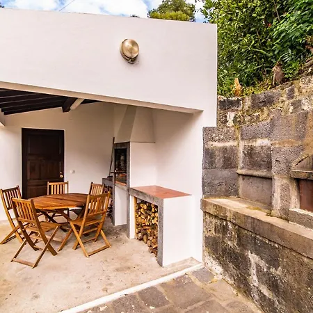 Casa Do Pinheiro With Shared Swimming Pool Casa de Férias *