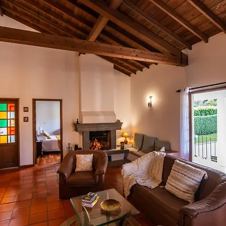 Casa Do Pinheiro With Shared Swimming Pool * Açores